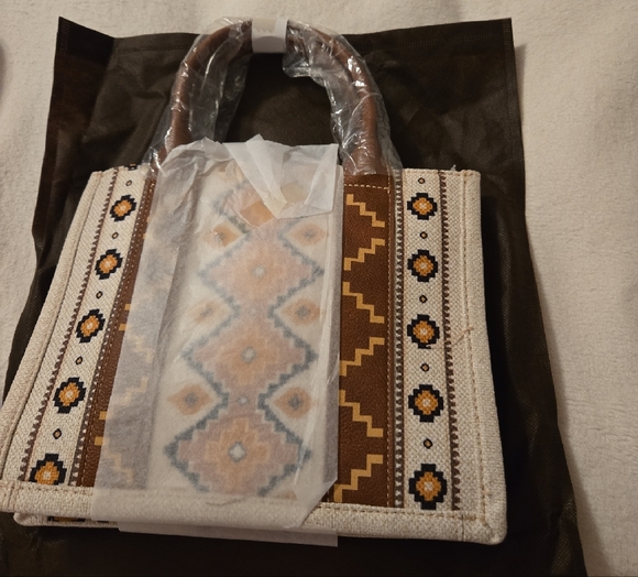 Wrangler Tan and Cream Women's Tote - Picture 2 of 3